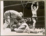 MARCIANO, ROCKY-JERSEY JOE WALCOTT I  WIRE PHOTO (1952-MARCIANO WINS TITLE)