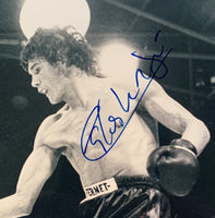 MONZON, CARLOS SIGNED ACTION PHOTOGRAPH (RODRIGO VALDES I FIGHT)