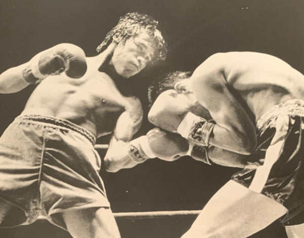 OLIVARES, RUBEN-ZENSUKE UTAGAWA ORIGINAL WIRE PHOTO (1974-OLIVARES WINS TITLE)