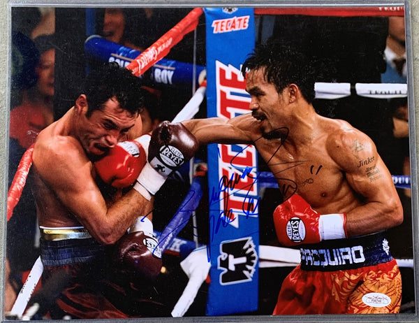 PACQUIAO, MANNY SIGNED LARGE FORMAT ACTION PHOTO (JSA AUTHENTICATED)
